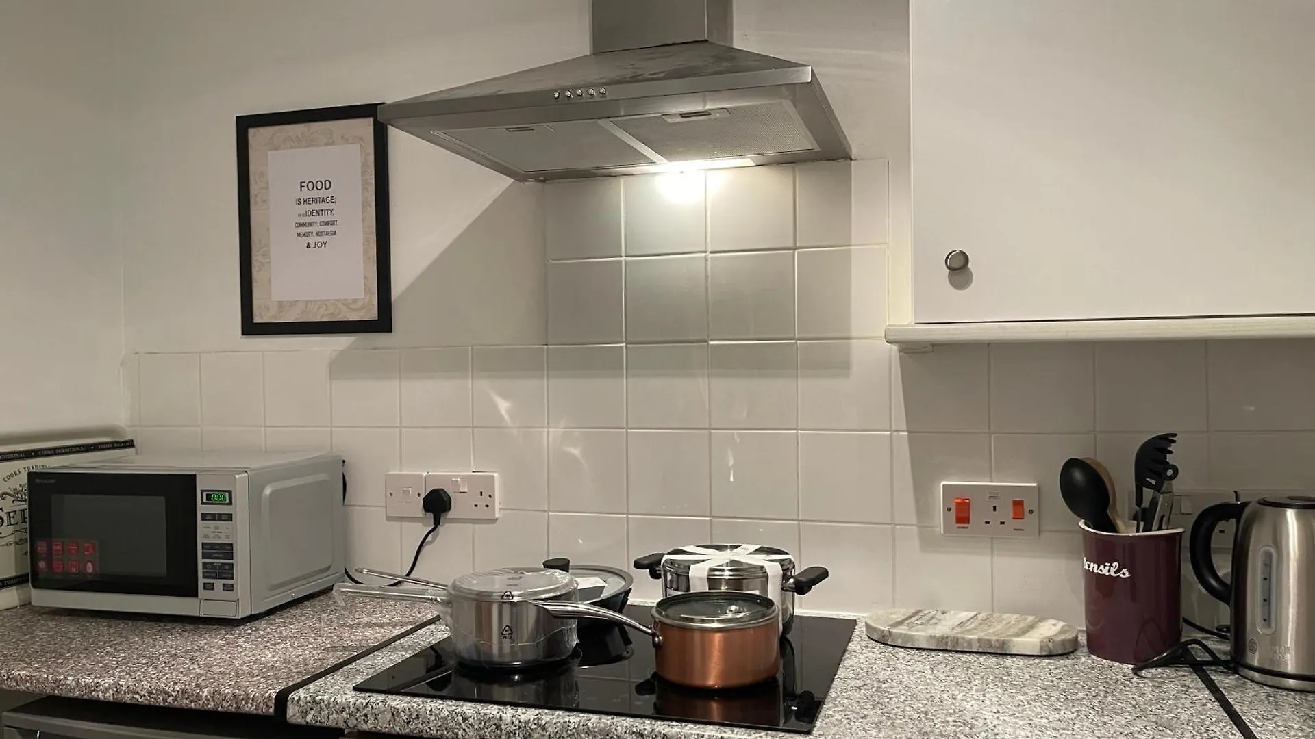 Delightful 2 Bedroom House In Bath With Private Parking Garden Wifi & Easy Access To City Centre Holiday home