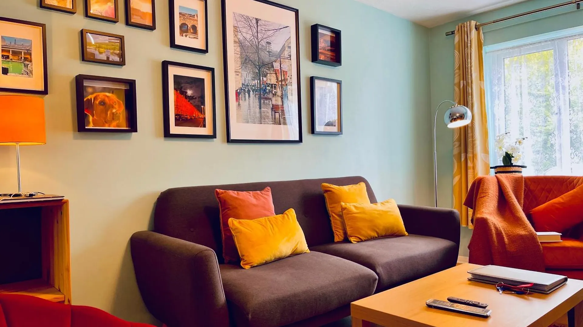 Delightful 2 Bedroom House In Bath With Private Parking Garden Wifi & Easy Access To City Centre Holiday home